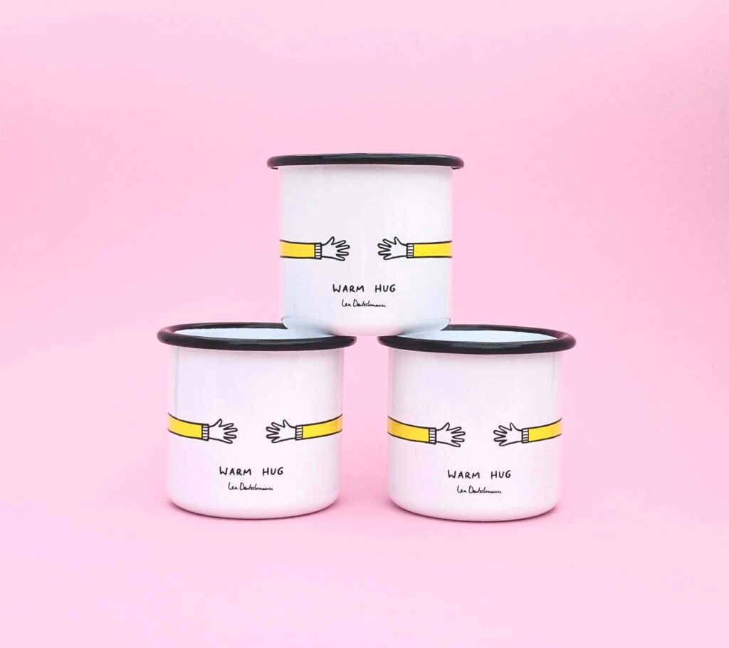 © Lea Deutschmann Warm Hug Mug Black